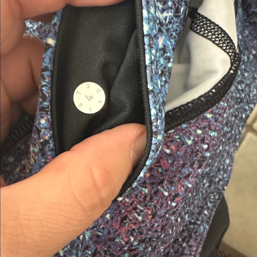 Lululemon - Picture 3 of 3